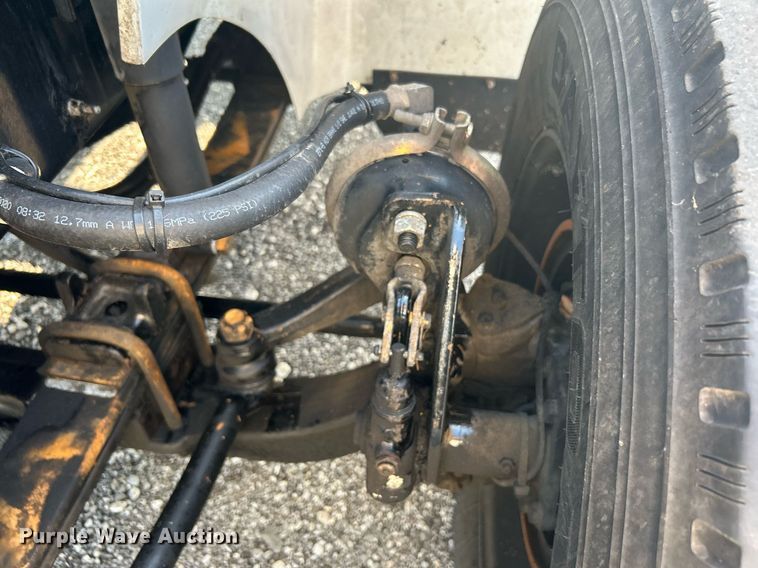 image for item KW9063 2006 International 9200i  semi truck