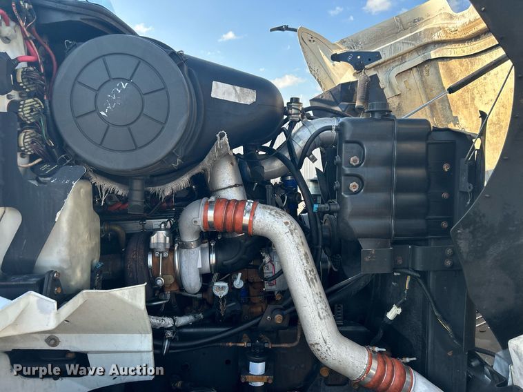 image for item KW9063 2006 International 9200i  semi truck