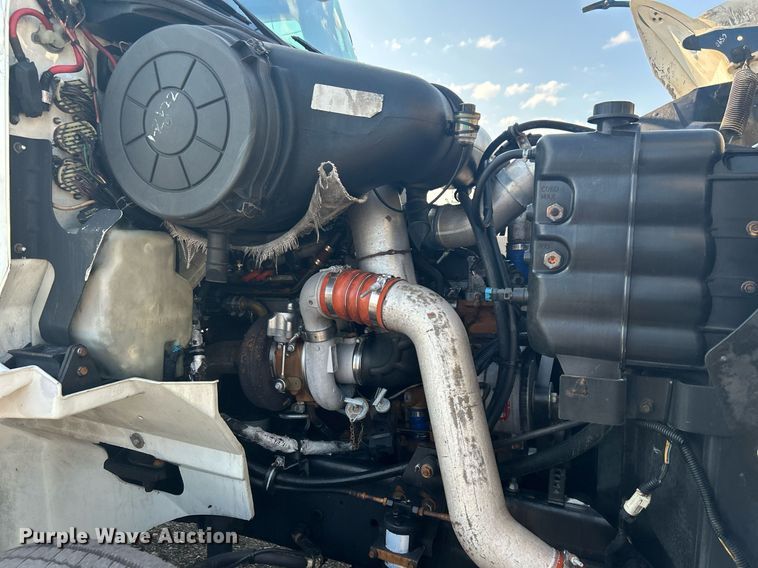 image for item KW9063 2006 International 9200i  semi truck