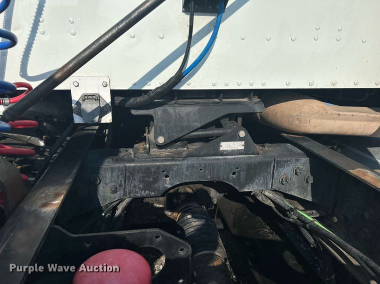 image for item KW9063 2006 International 9200i  semi truck