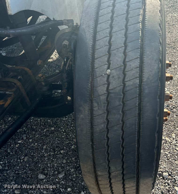 image for item KW9063 2006 International 9200i  semi truck