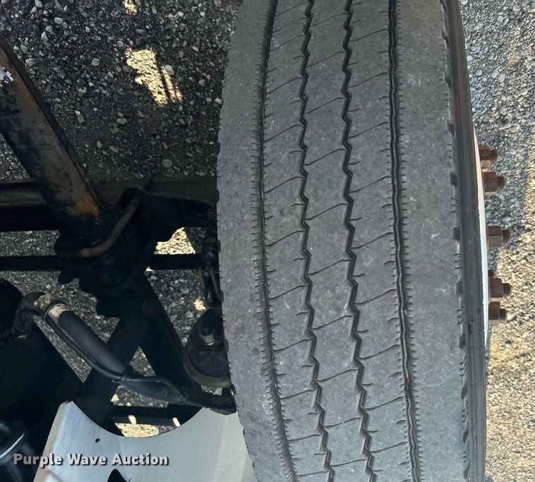 image for item KW9063 2006 International 9200i  semi truck