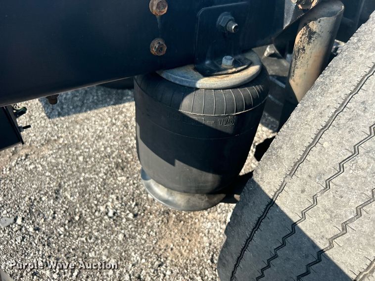 image for item KW9063 2006 International 9200i  semi truck