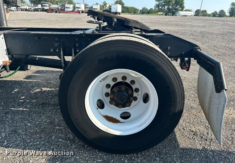 image for item KW9063 2006 International 9200i  semi truck