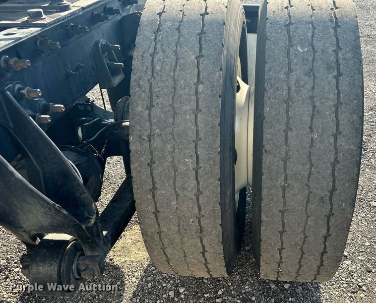 image for item KW9063 2006 International 9200i  semi truck