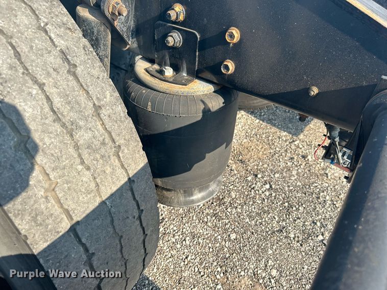 image for item KW9063 2006 International 9200i  semi truck