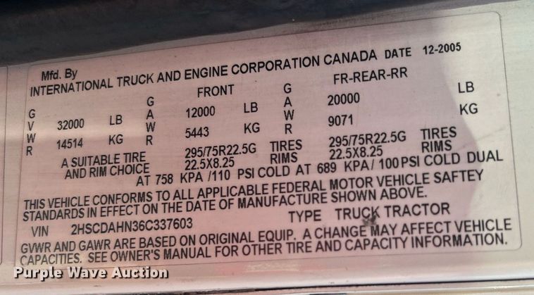 image for item KW9063 2006 International 9200i  semi truck