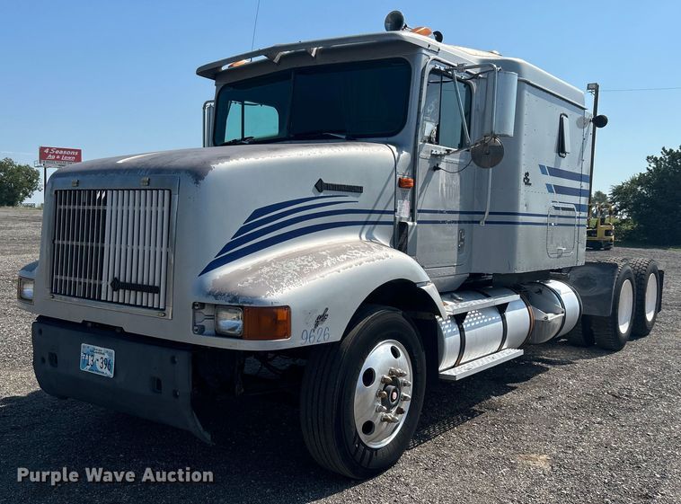 image for item KW9075 1996 International 9200  semi truck