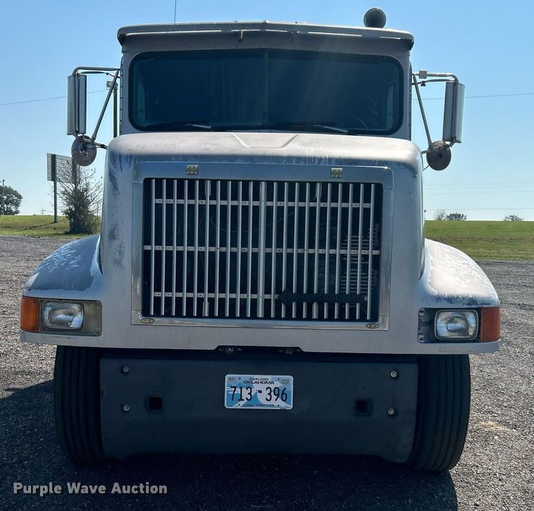 image for item KW9075 1996 International 9200  semi truck