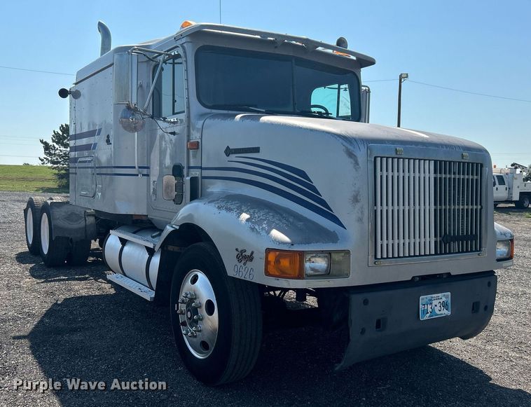image for item KW9075 1996 International 9200  semi truck
