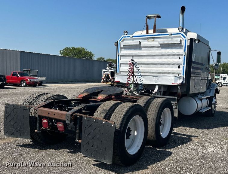 image for item KW9075 1996 International 9200  semi truck