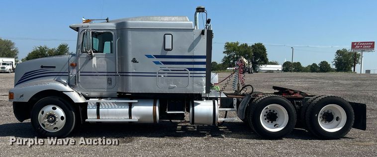 image for item KW9075 1996 International 9200  semi truck