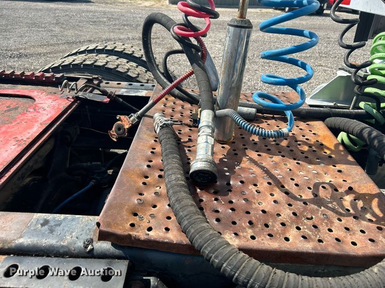 image for item KW9075 1996 International 9200  semi truck