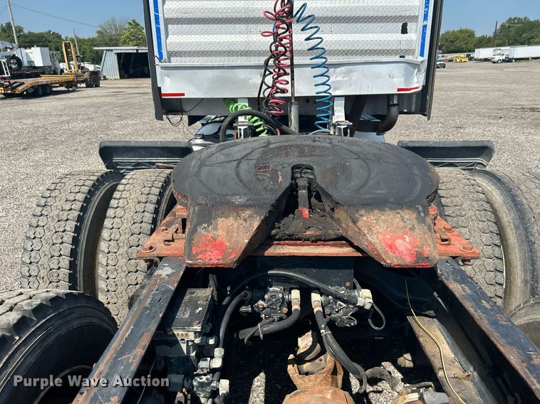 image for item KW9075 1996 International 9200  semi truck