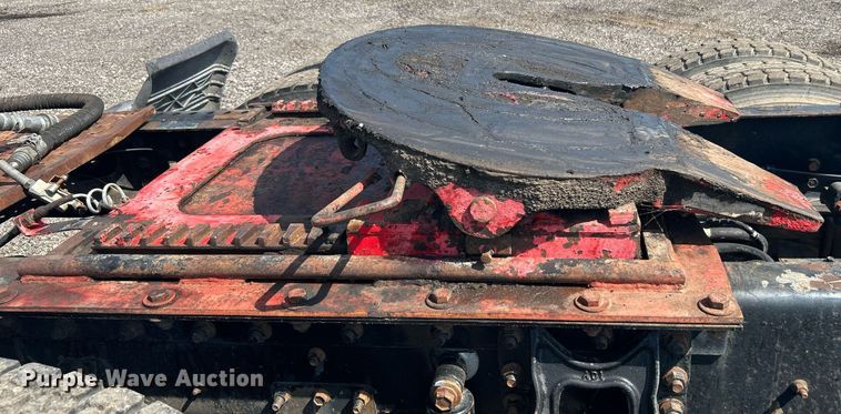 image for item KW9075 1996 International 9200  semi truck