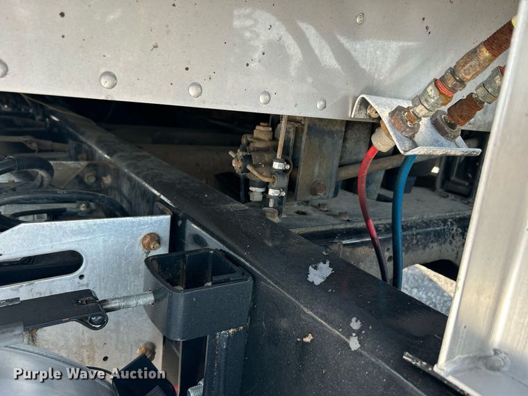 image for item KW9075 1996 International 9200  semi truck