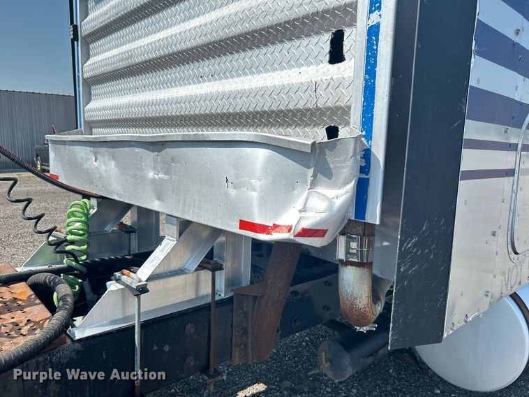 image for item KW9075 1996 International 9200  semi truck