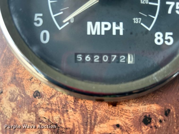 image for item KW9075 1996 International 9200  semi truck