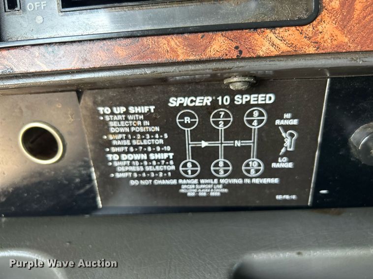 image for item KW9075 1996 International 9200  semi truck