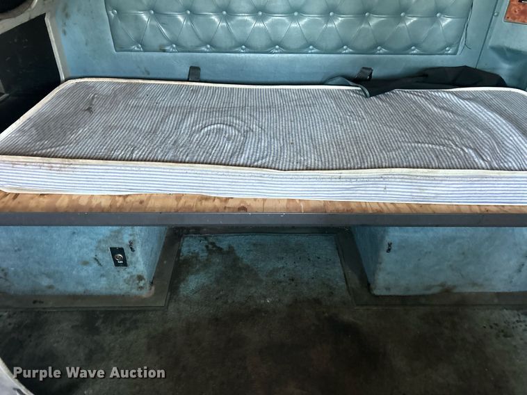 image for item KW9075 1996 International 9200  semi truck