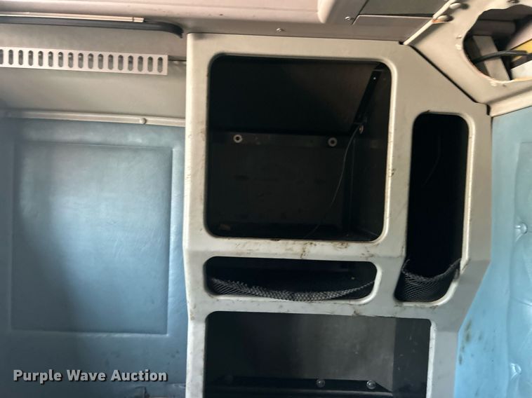 image for item KW9075 1996 International 9200  semi truck