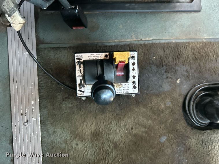 image for item KW9075 1996 International 9200  semi truck