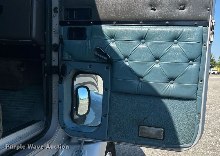 image for item KW9075 1996 International 9200  semi truck