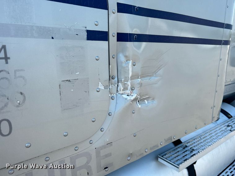 image for item KW9075 1996 International 9200  semi truck