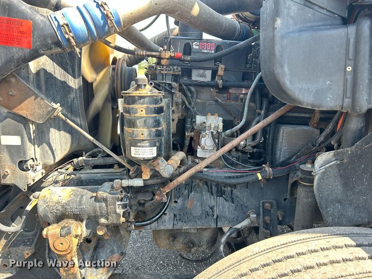 image for item KW9075 1996 International 9200  semi truck