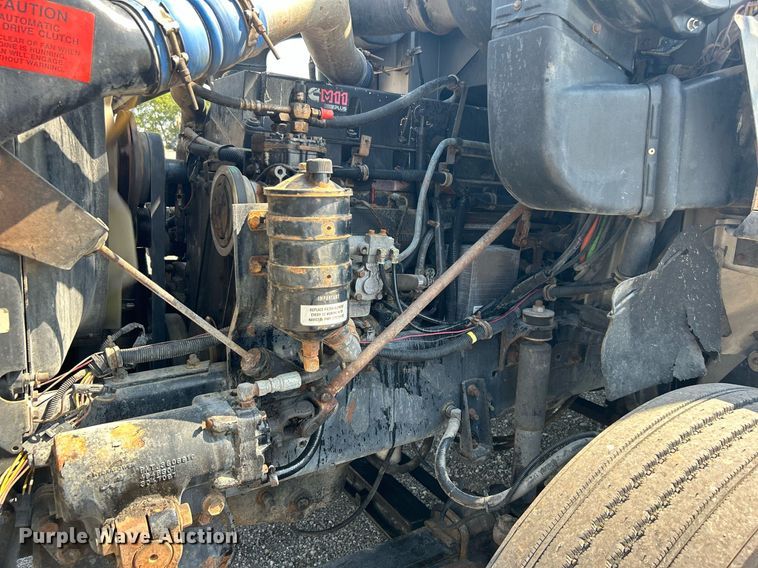 image for item KW9075 1996 International 9200  semi truck