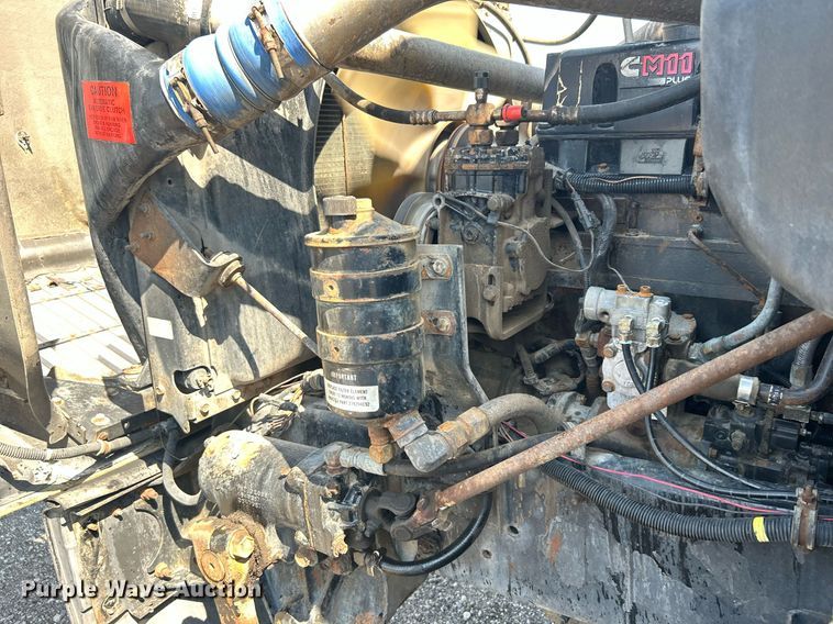 image for item KW9075 1996 International 9200  semi truck