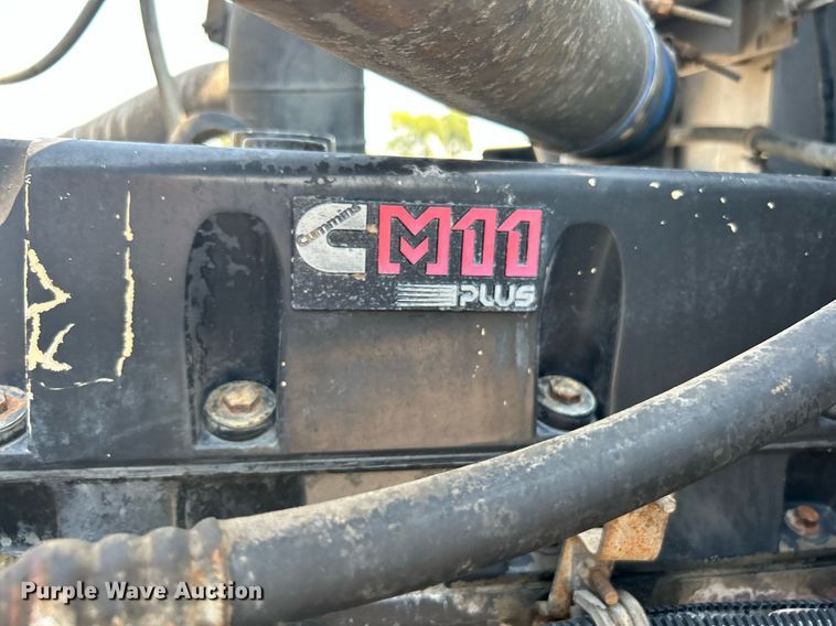 image for item KW9075 1996 International 9200  semi truck