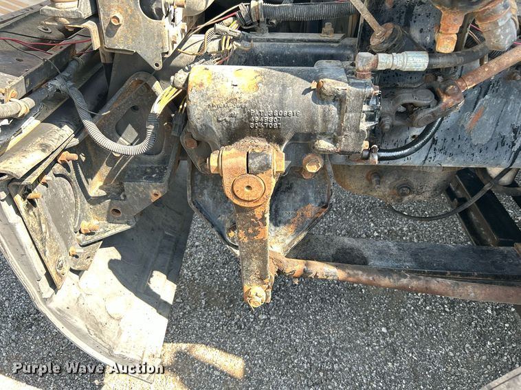 image for item KW9075 1996 International 9200  semi truck