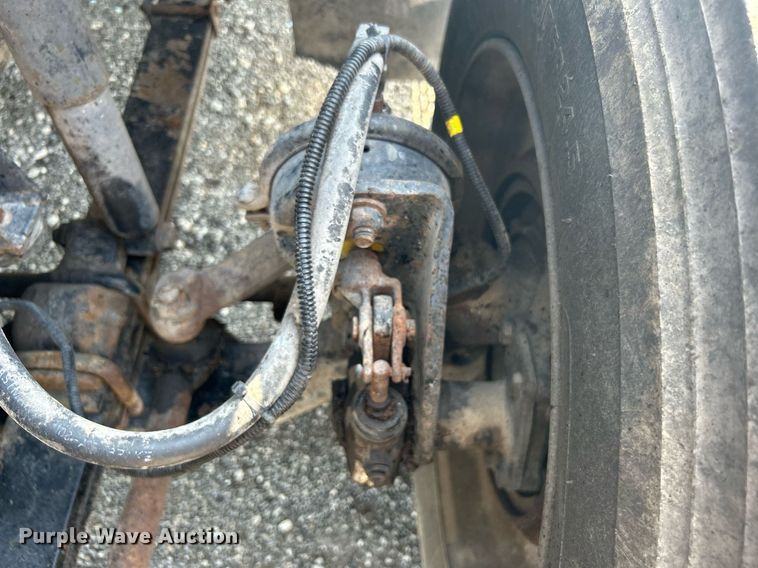 image for item KW9075 1996 International 9200  semi truck