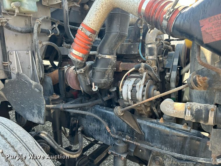 image for item KW9075 1996 International 9200  semi truck