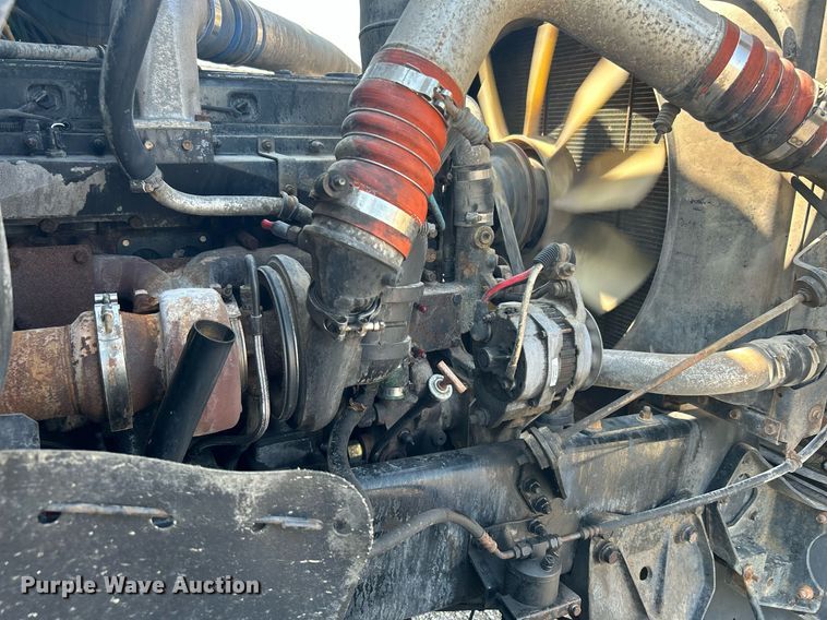 image for item KW9075 1996 International 9200  semi truck