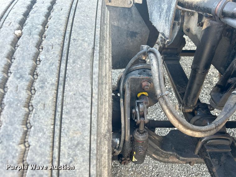 image for item KW9075 1996 International 9200  semi truck