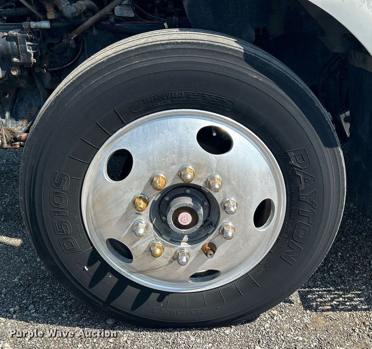 image for item KW9075 1996 International 9200  semi truck