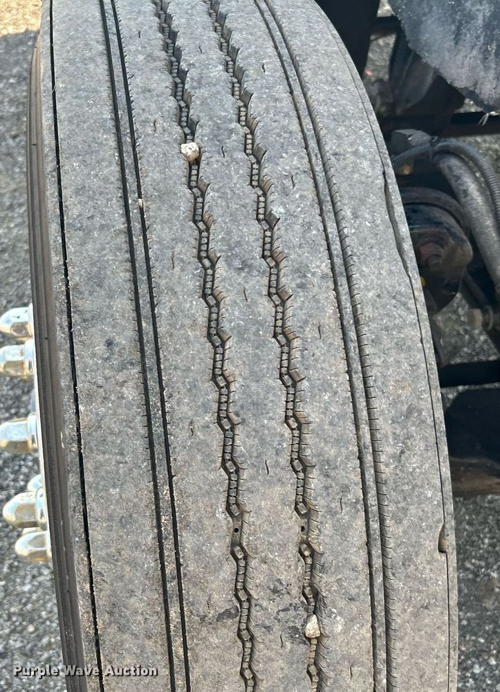 image for item KW9075 1996 International 9200  semi truck