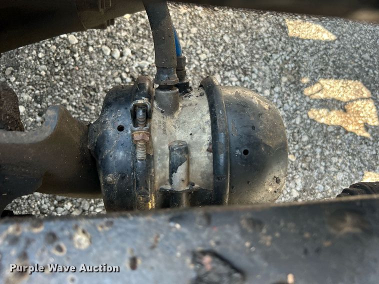 image for item KW9075 1996 International 9200  semi truck