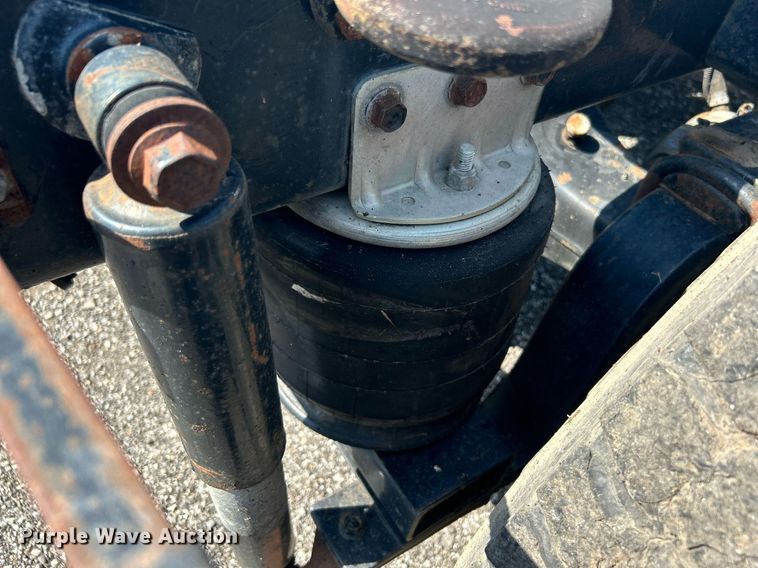 image for item KW9075 1996 International 9200  semi truck