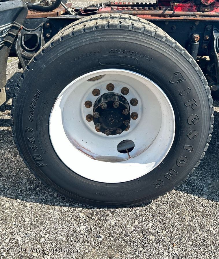 image for item KW9075 1996 International 9200  semi truck