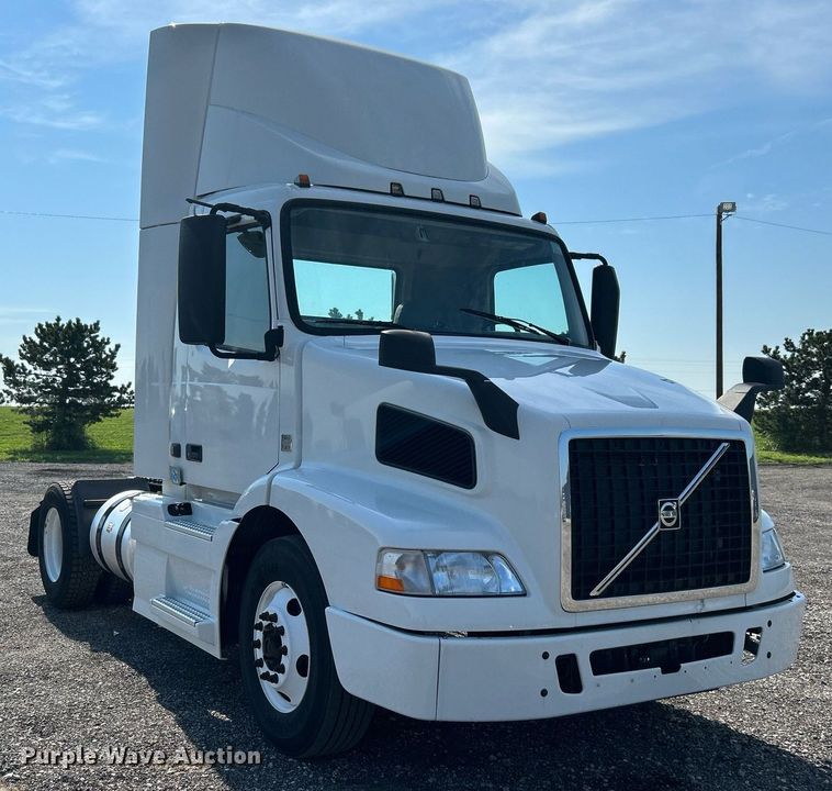 image for item KW9102 2016 Volvo VN  semi truck