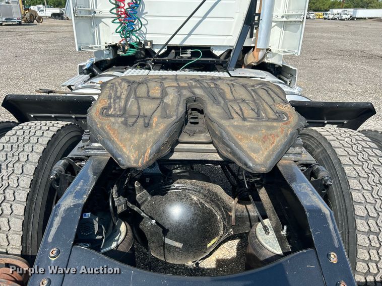 image for item KW9102 2016 Volvo VN  semi truck