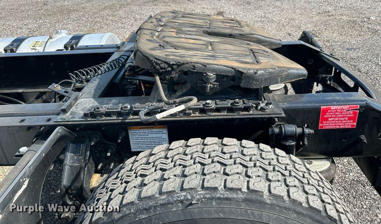 image for item KW9102 2016 Volvo VN  semi truck