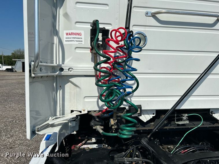 image for item KW9102 2016 Volvo VN  semi truck