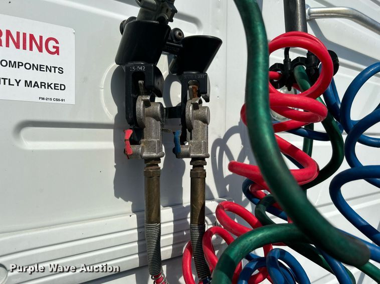 image for item KW9102 2016 Volvo VN  semi truck