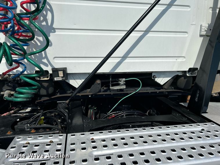 image for item KW9102 2016 Volvo VN  semi truck