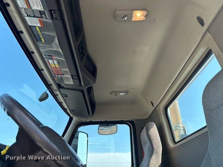 image for item KW9102 2016 Volvo VN  semi truck