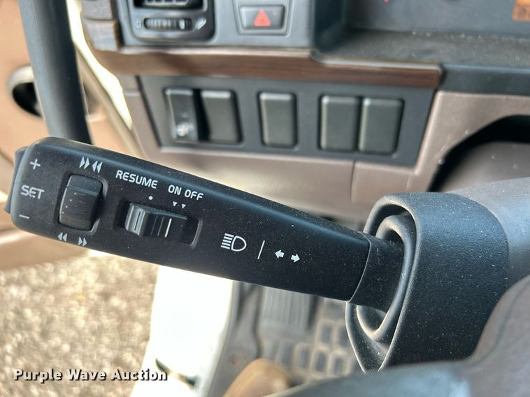 image for item KW9102 2016 Volvo VN  semi truck